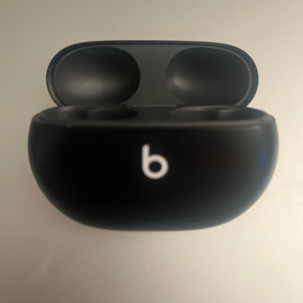 Beats by Dre Studio Buds Charging Case (A2514)